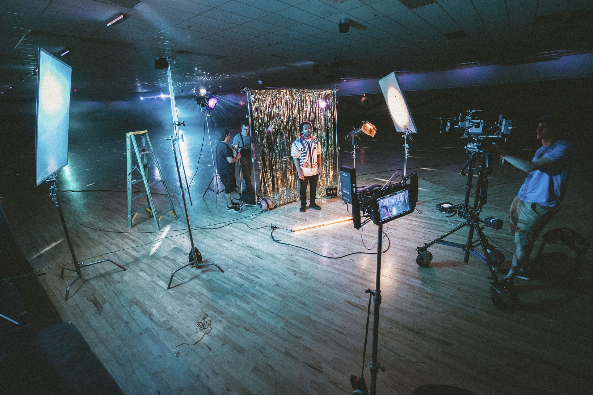 テレビ局　仕事内容　技術職　業務　カメラマン　音声　照明　マスター室
