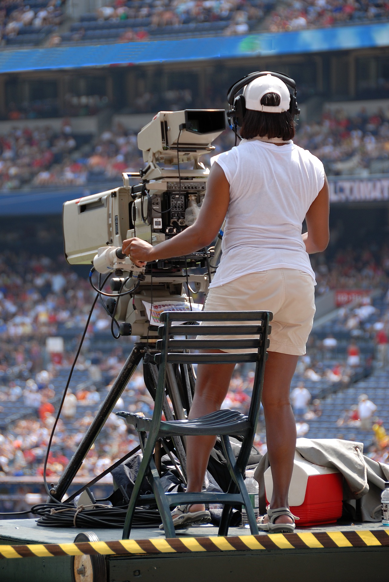 テレビカメラマン　女性　仕事内容　入社　割合　多い　少ない　人数　撮影　採用　求人　やりがい